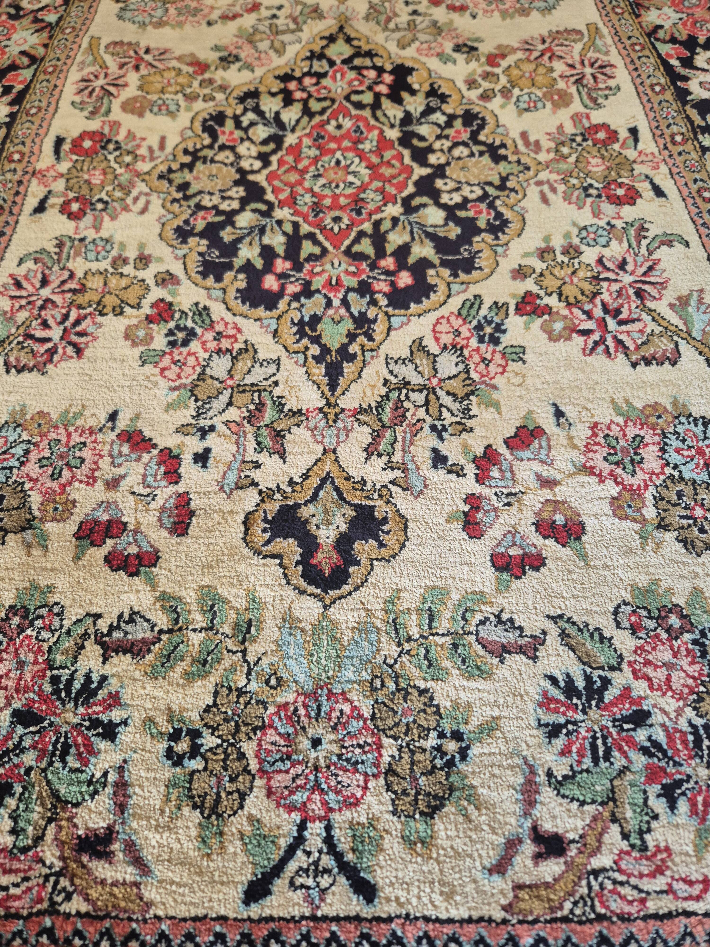 Petit Tapis Tabriz Jaune Médaillon – Format Couloir