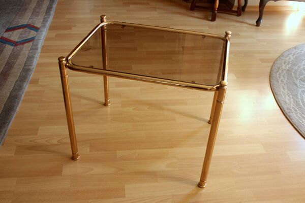 Table d'appoint Space Age en laiton avec plateau en verre fumé - Vintage