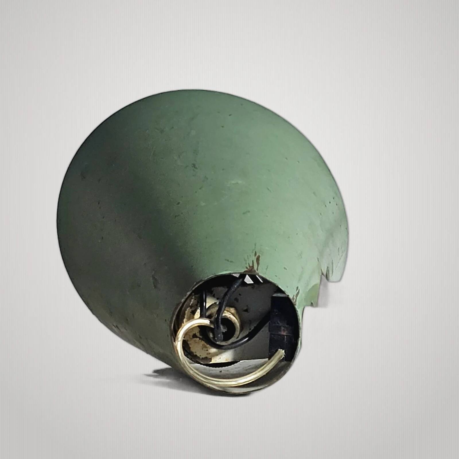 Industrial workshop desk lamp in green sheet metal Biny Jumo Disderot 1950
