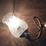 Wall light with golden metal tulip support, pockmarked glass