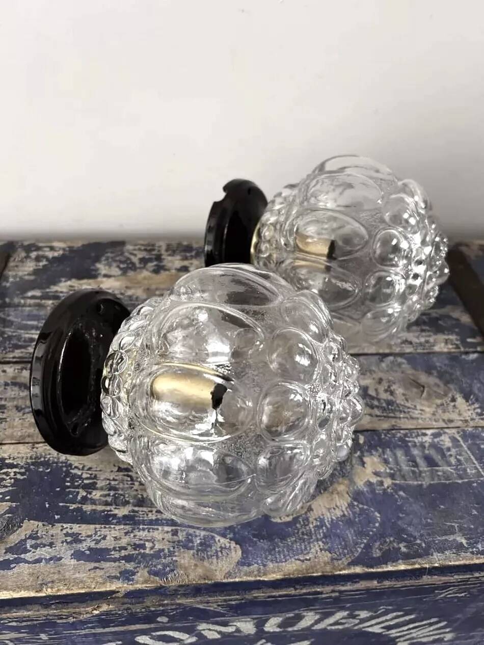 Paire d’appliques murales vintage globes en verre ciselé
