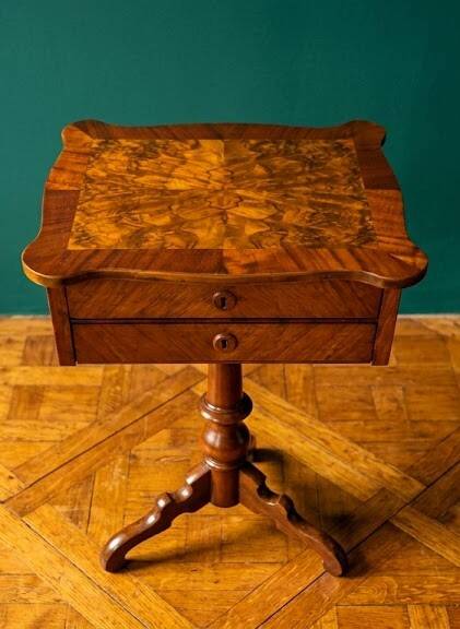Work table / Chest of drawers with a system in thuya burl and veneer