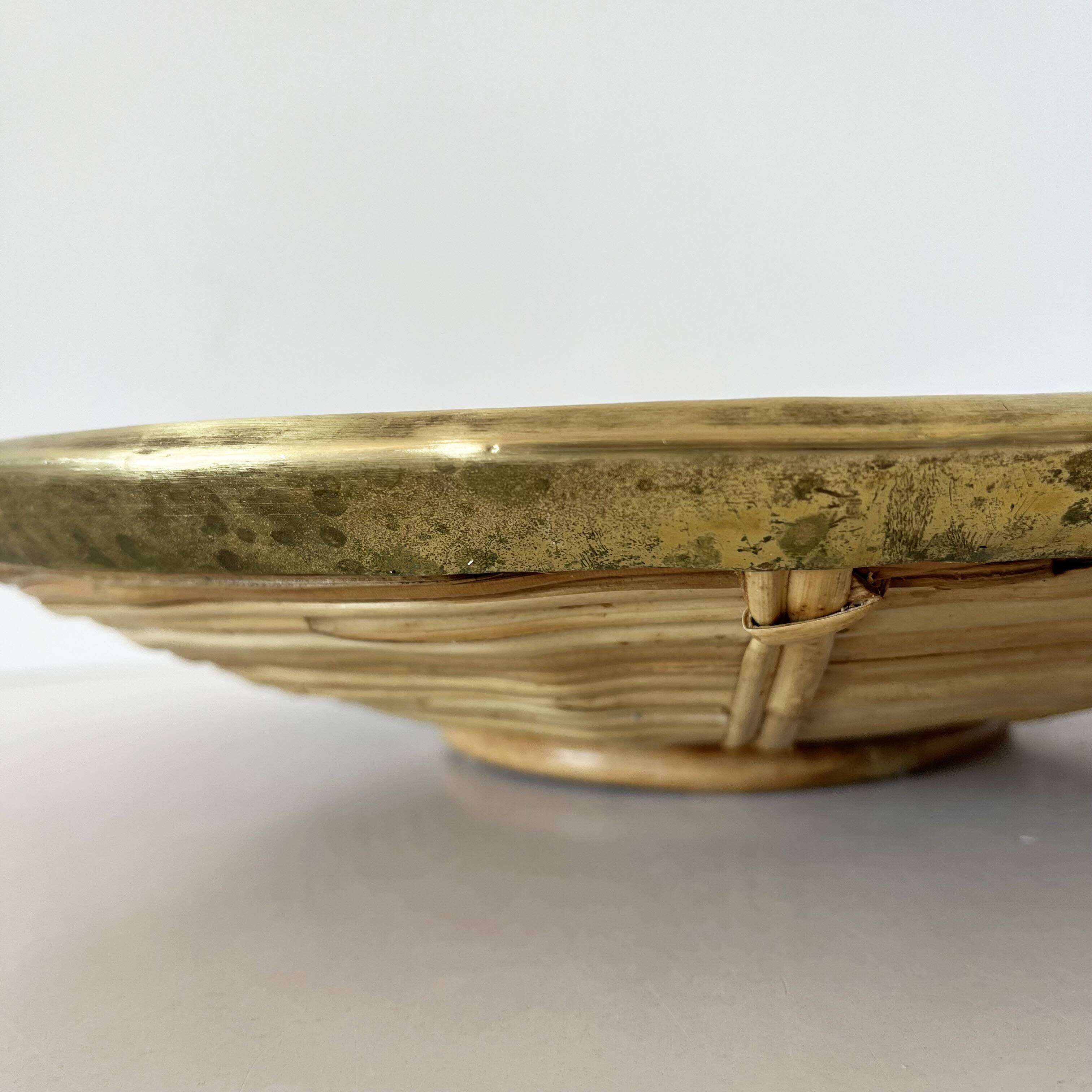 Grande coupe en rotin bambou et laiton 1960