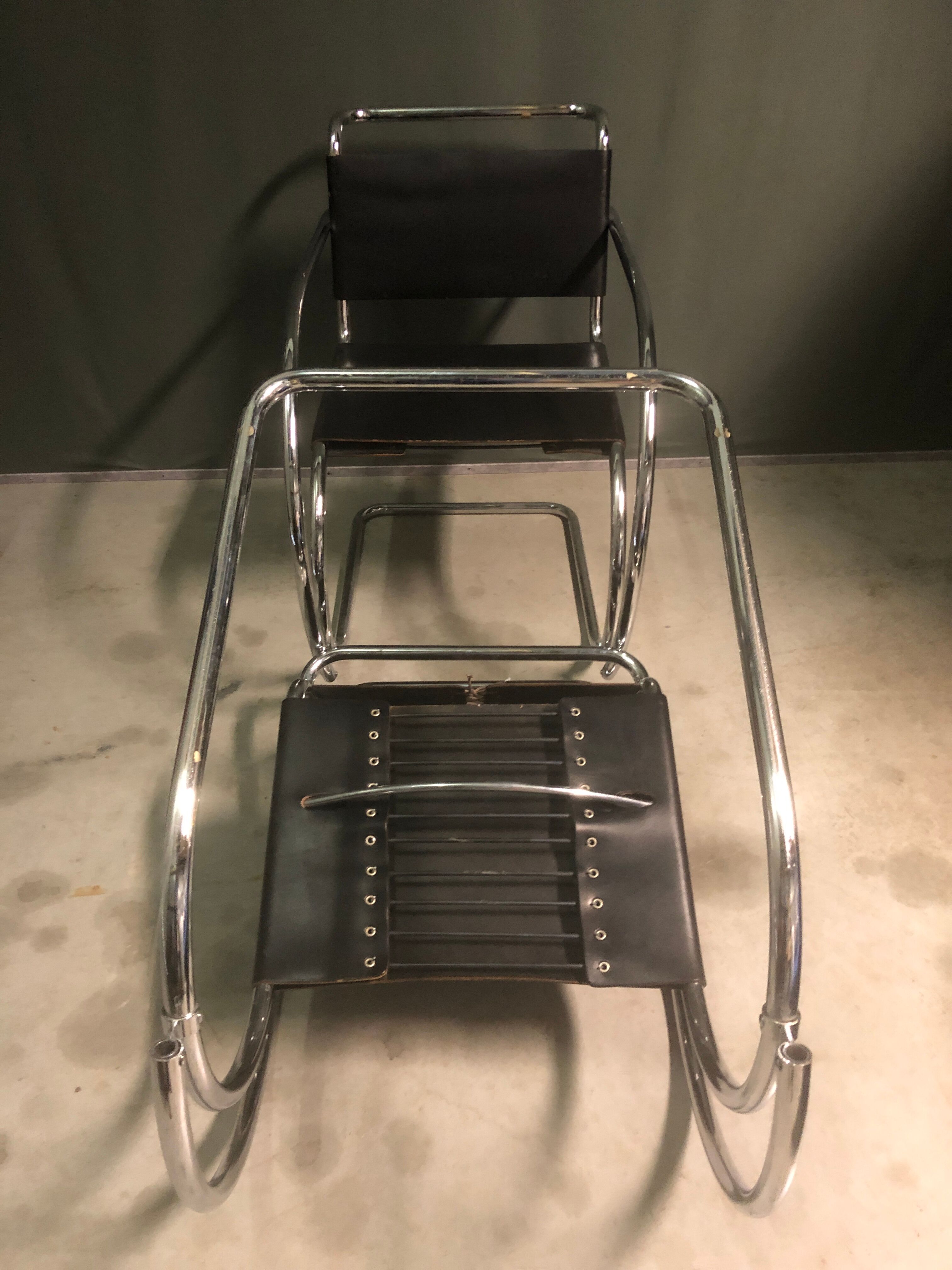 2 chairs by Mies Van Der Rohe MR20