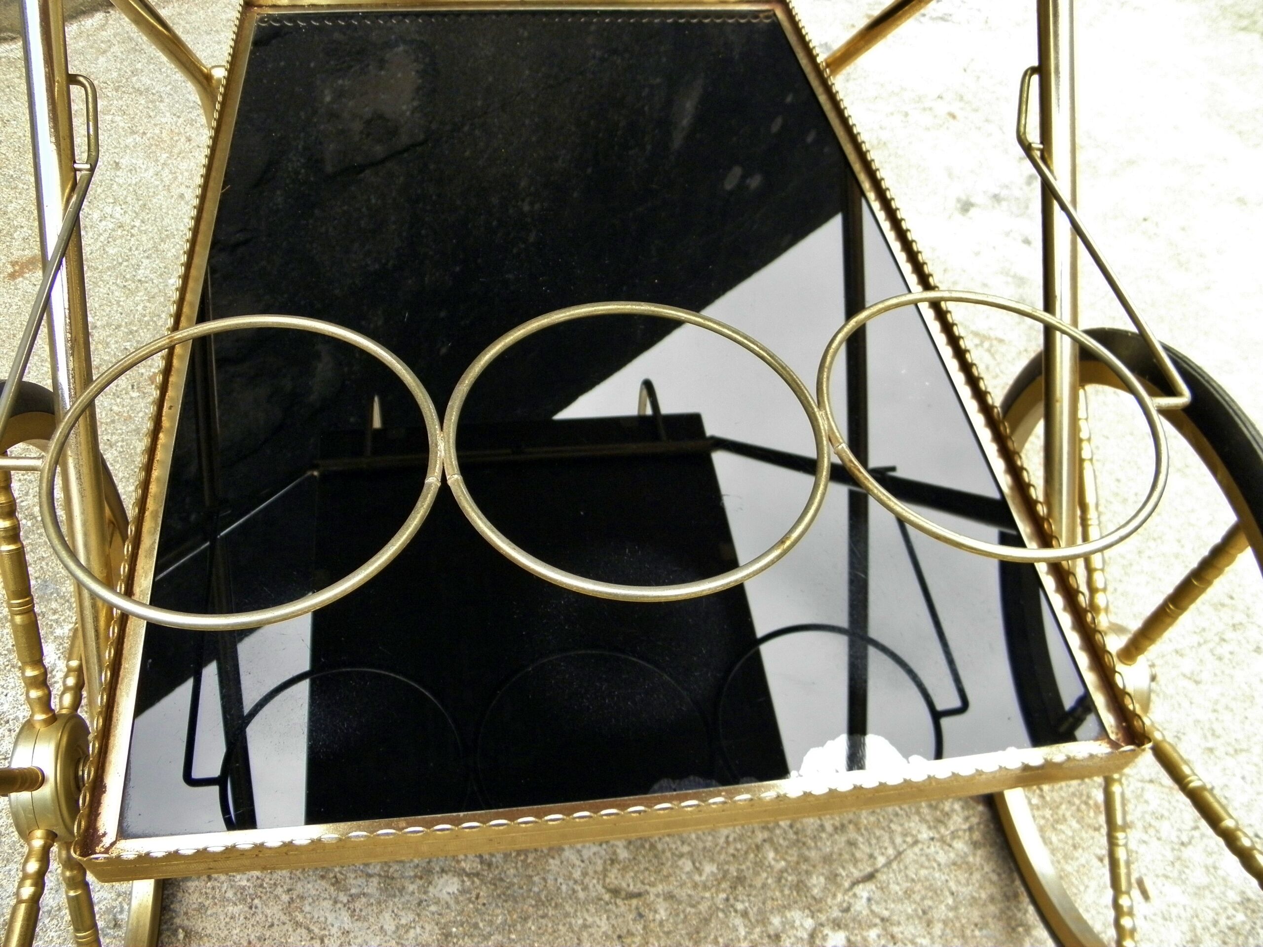 Rolling dessert in gold metal