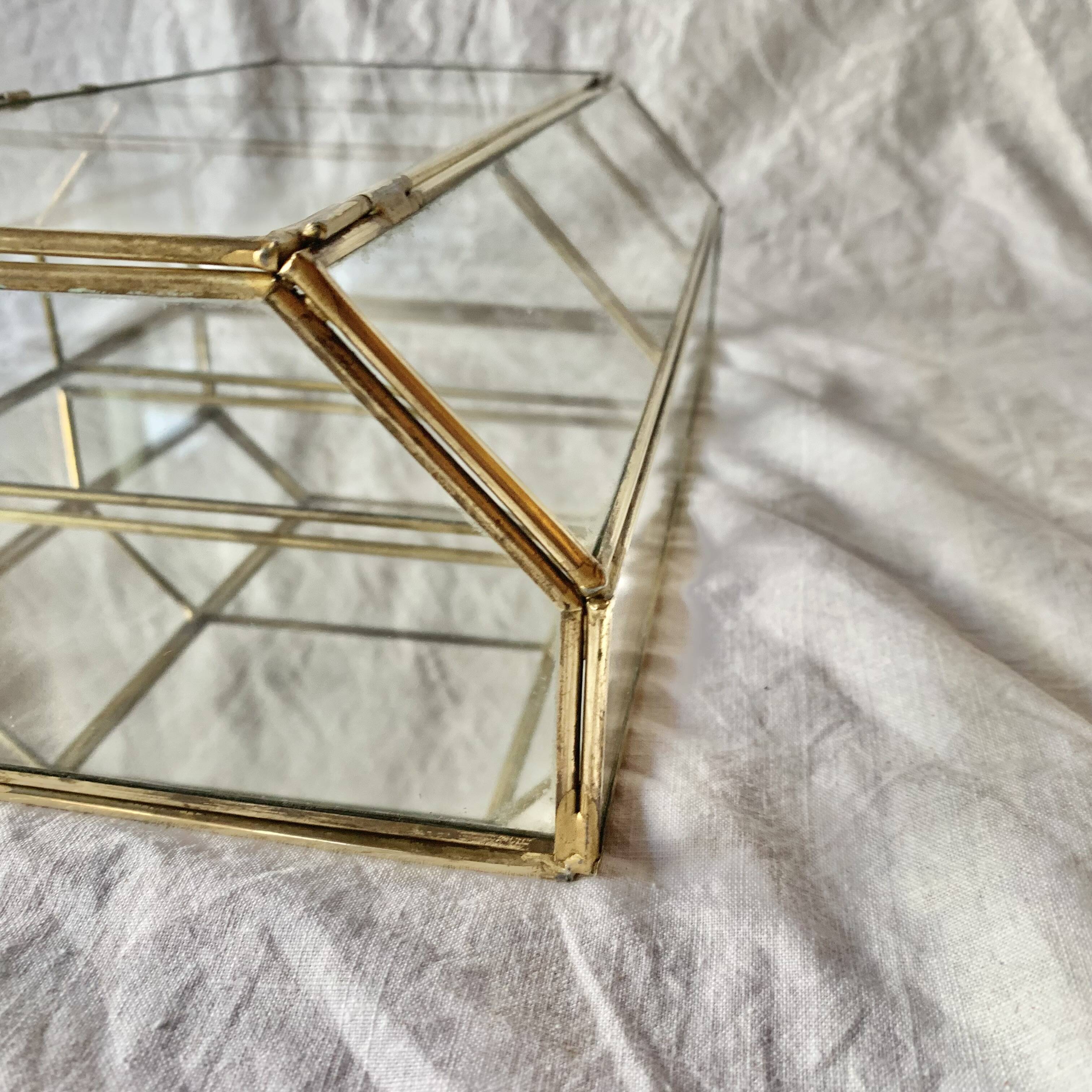 Small vintage display case in clear glass, mirrored glass and brass