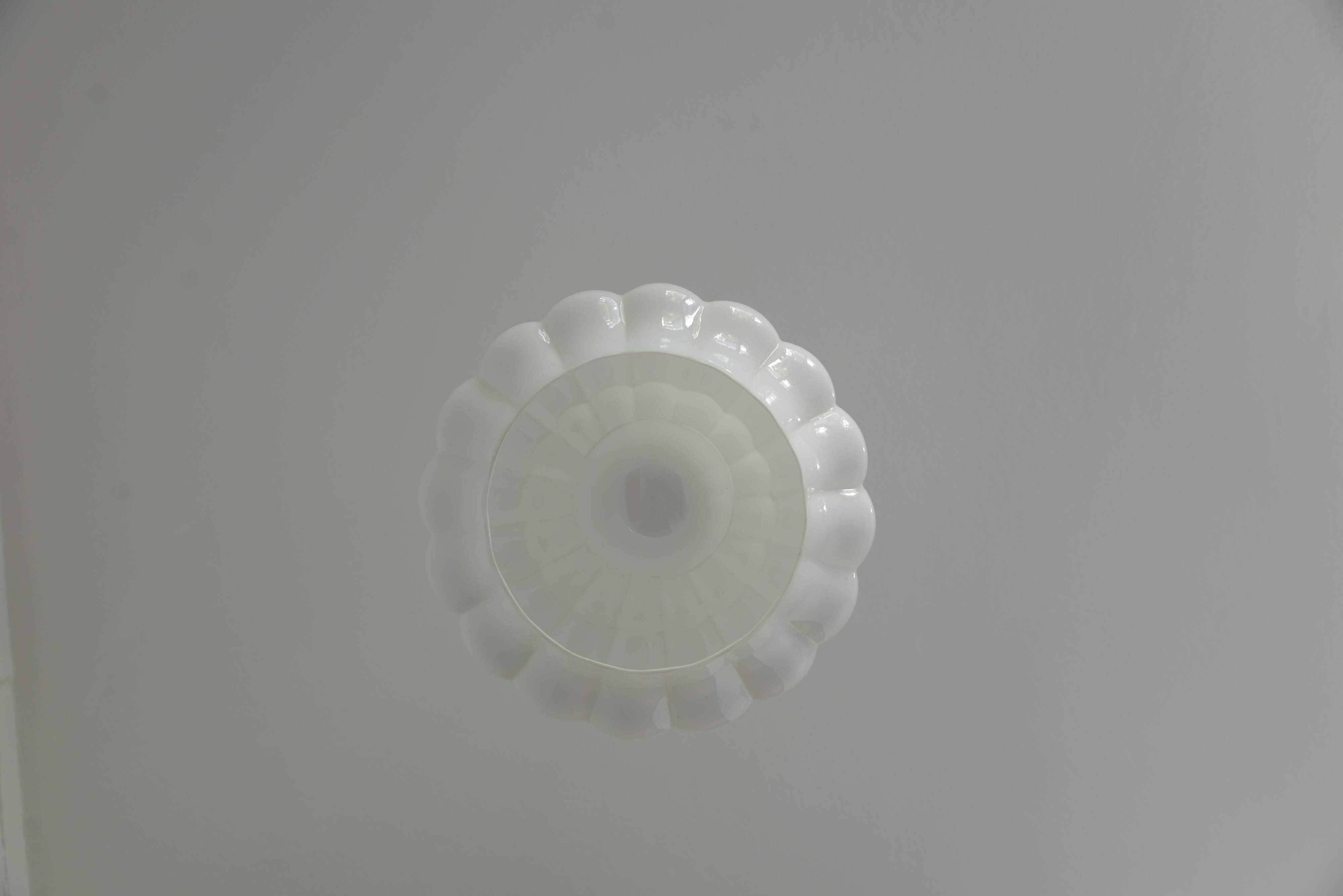 Suspension vintage en verre opalin blanc / Éclairage éclectique années 1970