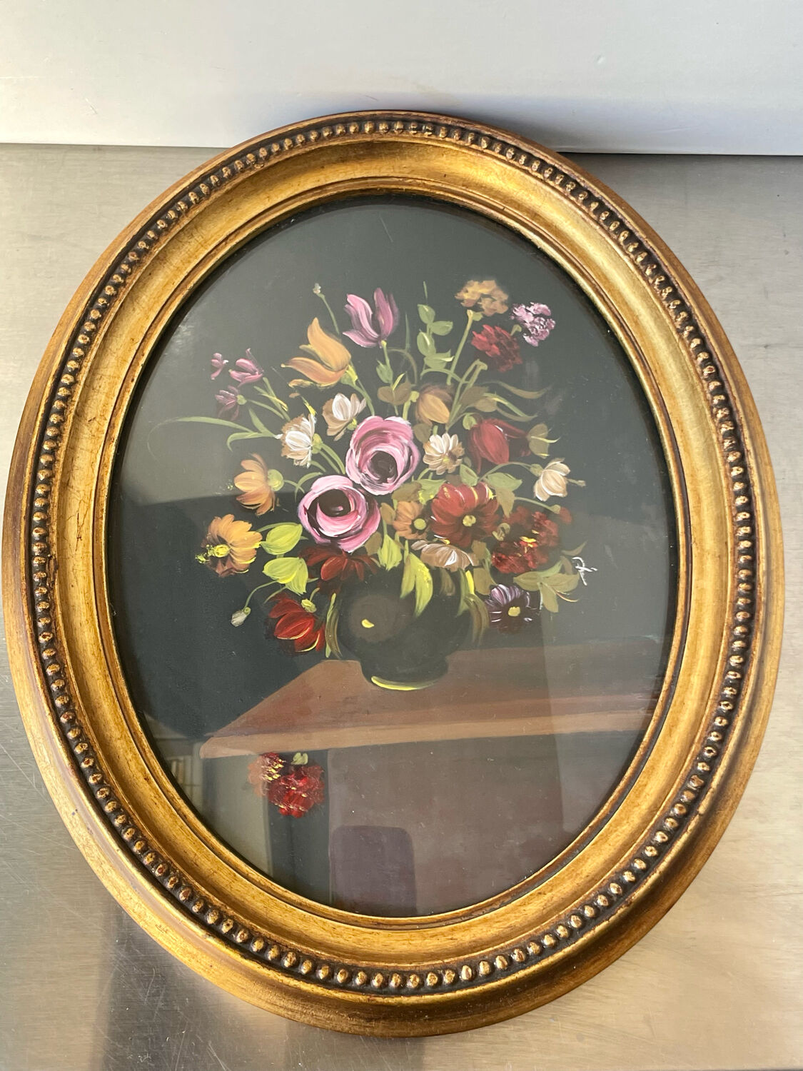 Painting of Flower arrangement in Oval Frame gilded wood measurements 29 cm x 23 cm CONVEX glass