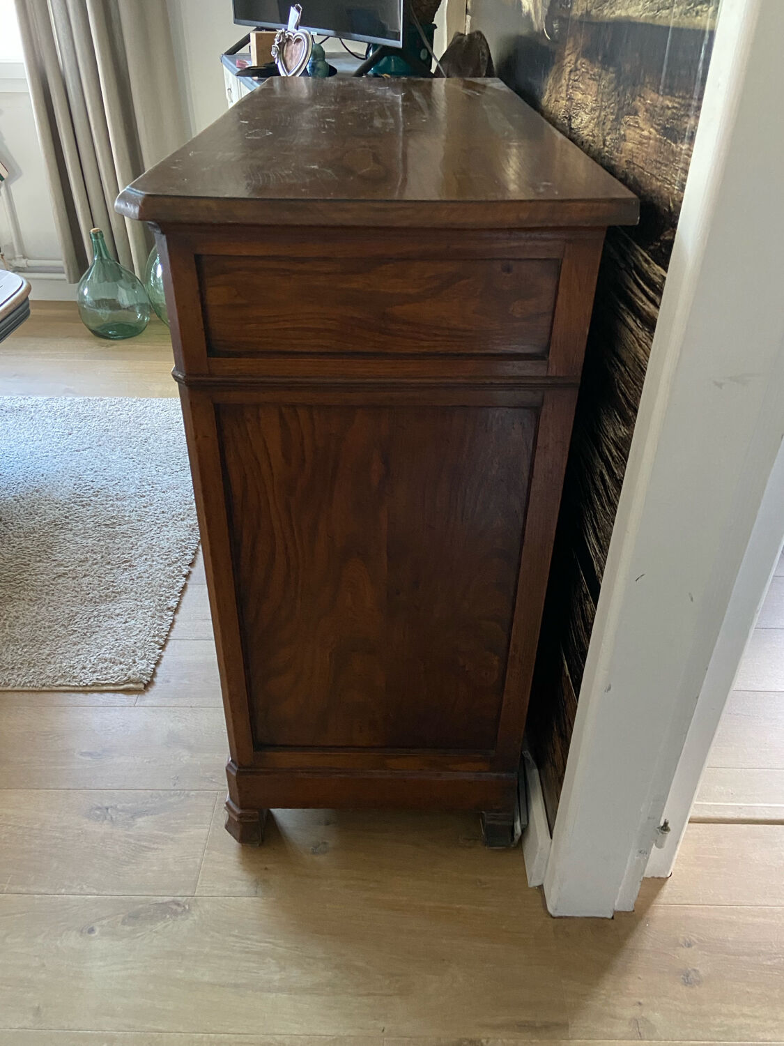 Two-door buffet