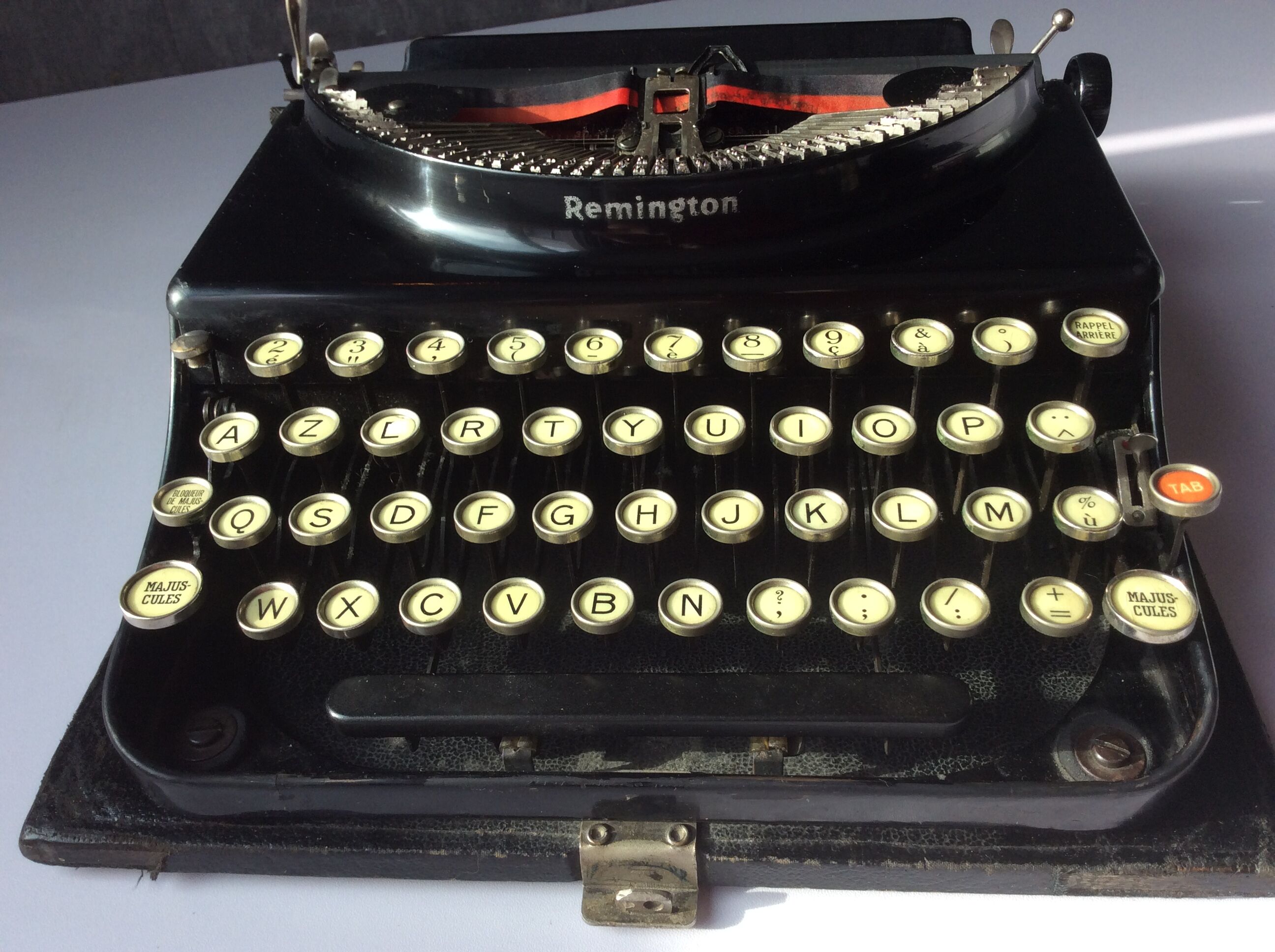 Machine à écrire ancienne Remington portable
