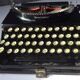 Machine à écrire ancienne Remington portable