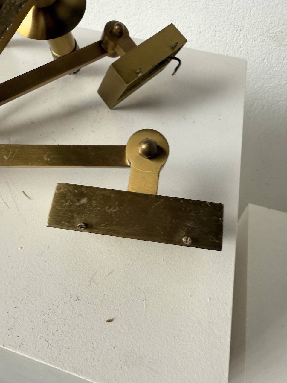 Pair of brass wall lights with articulated arms from the 70s
