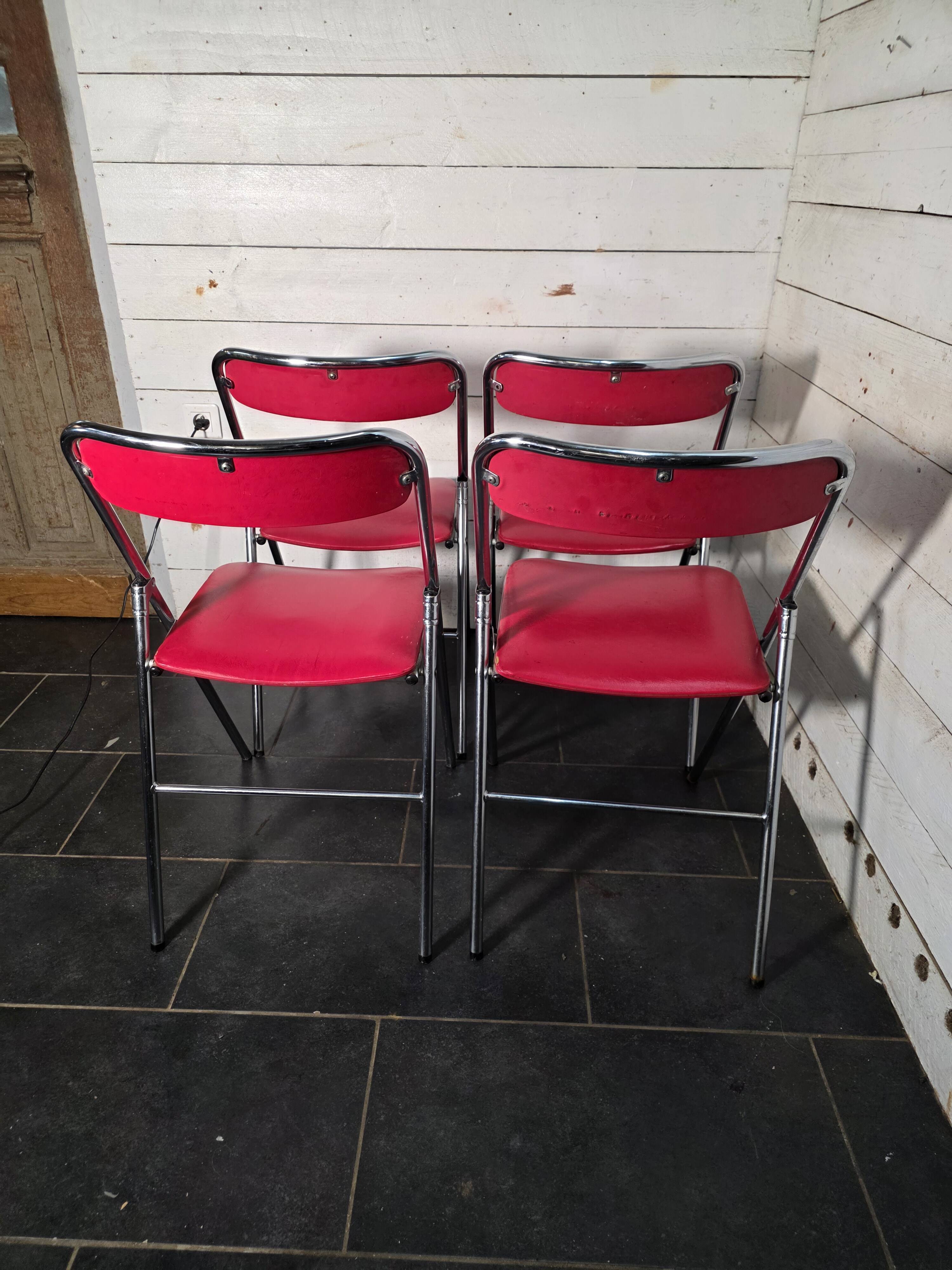 4 vintage folding chairs in red faux leather Plichaise, 1970s