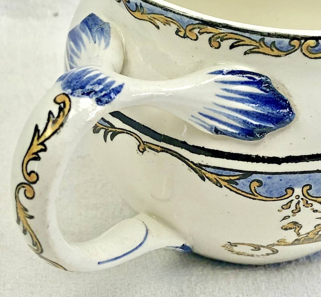 Old cream jug for children at the Dionysos press Gien