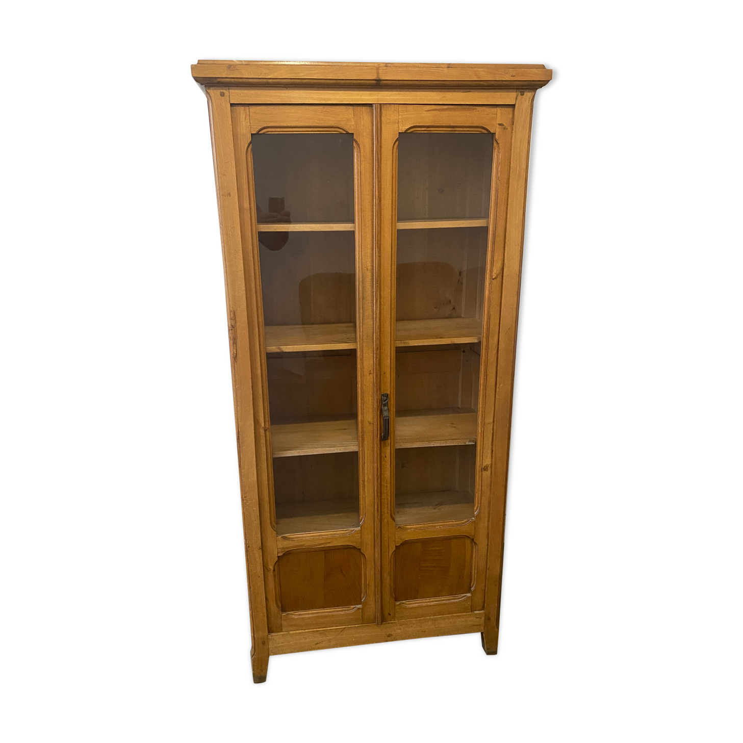 Small old Parisian showcase