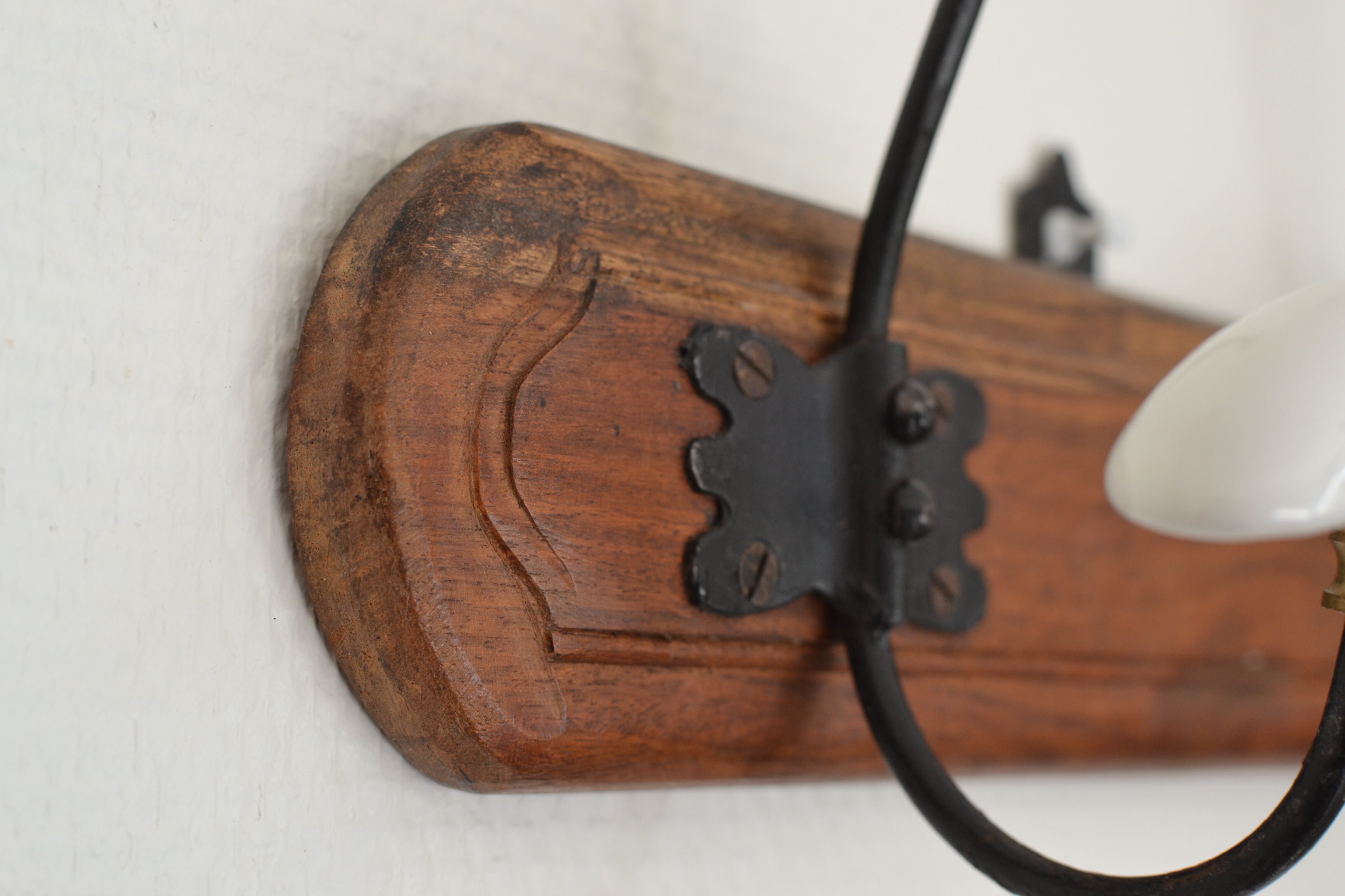 Vintage hook with 3 solid wood hooks