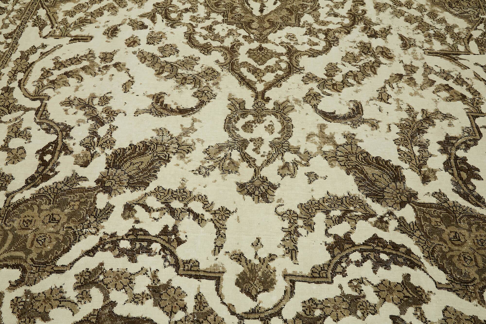 1970s 260 cm x 375 cm Beige Wool Carpet