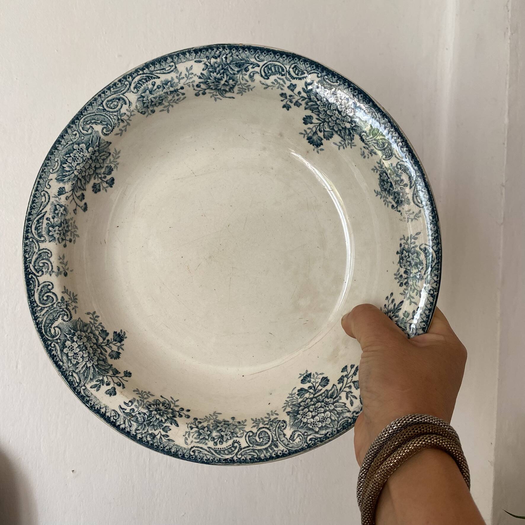 Shallow dish in ironstone 28 cm, Printania Amandinoise