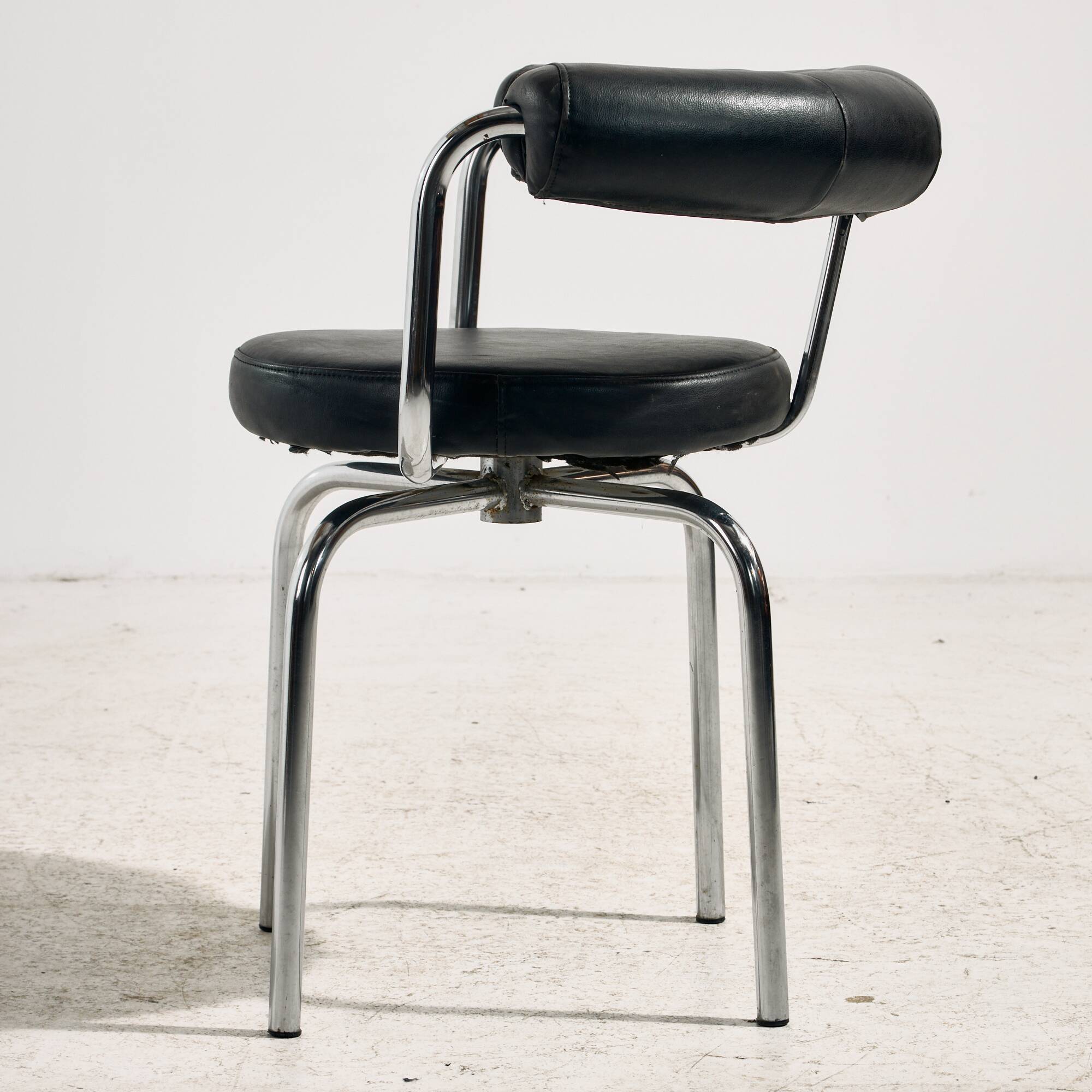 Fauteuil pivotant tubulaire style Bauhaus