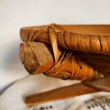 Ethic cup on crossed feet