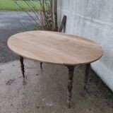 Folding oval table