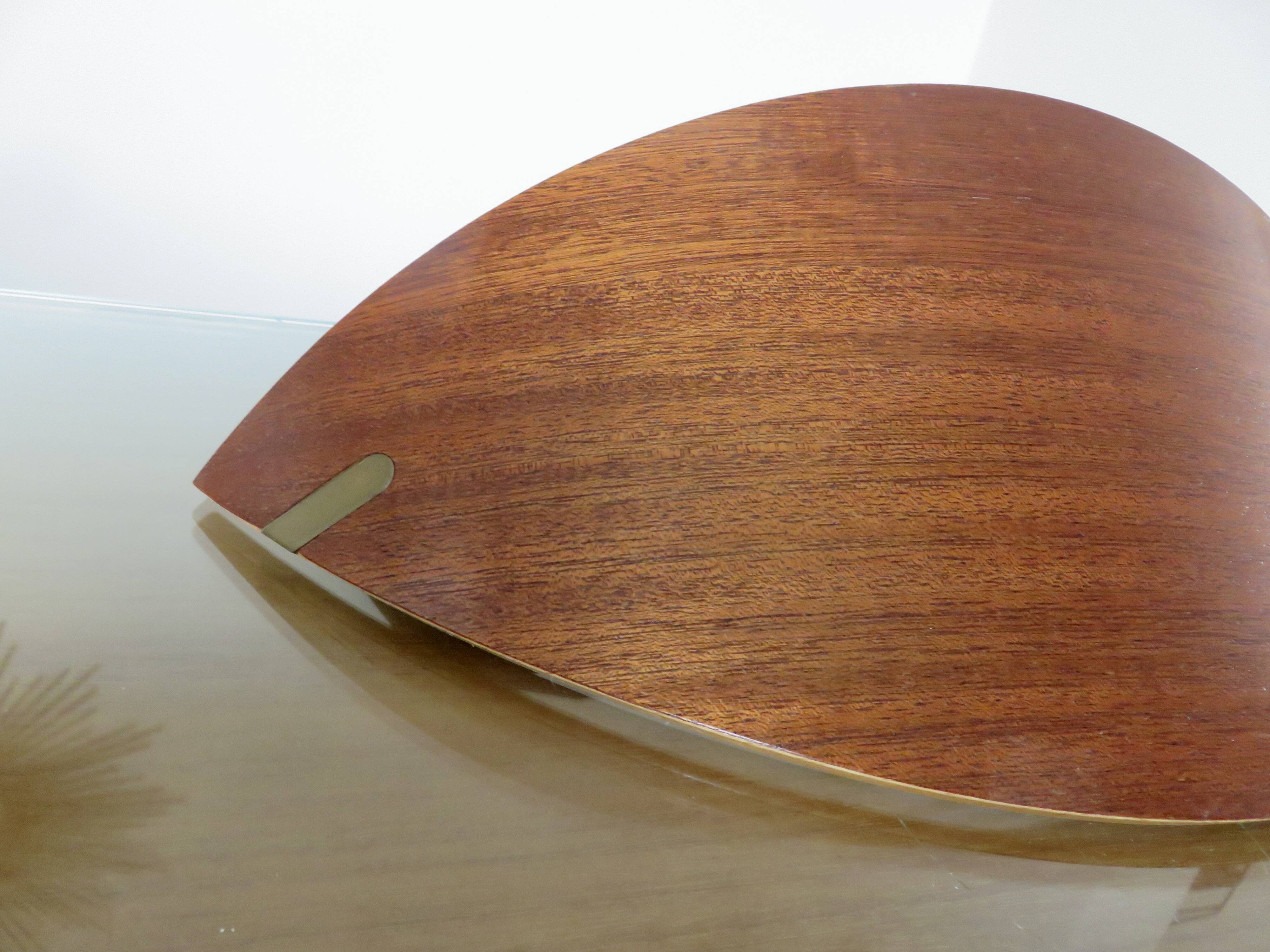 Pair of Scandinavian wall lights in bent wood with brass accents, 1980.