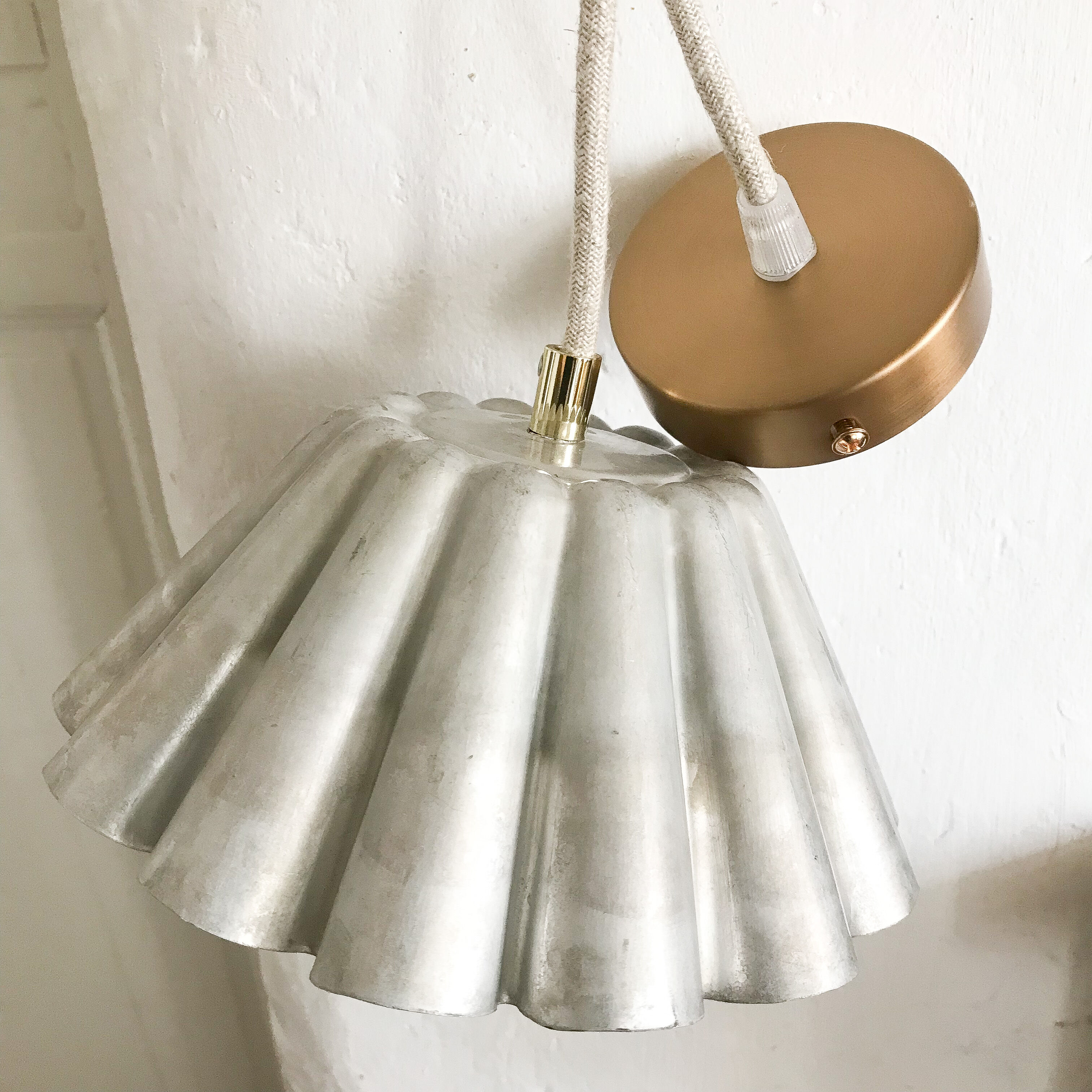 Vintage tin pendant lamp