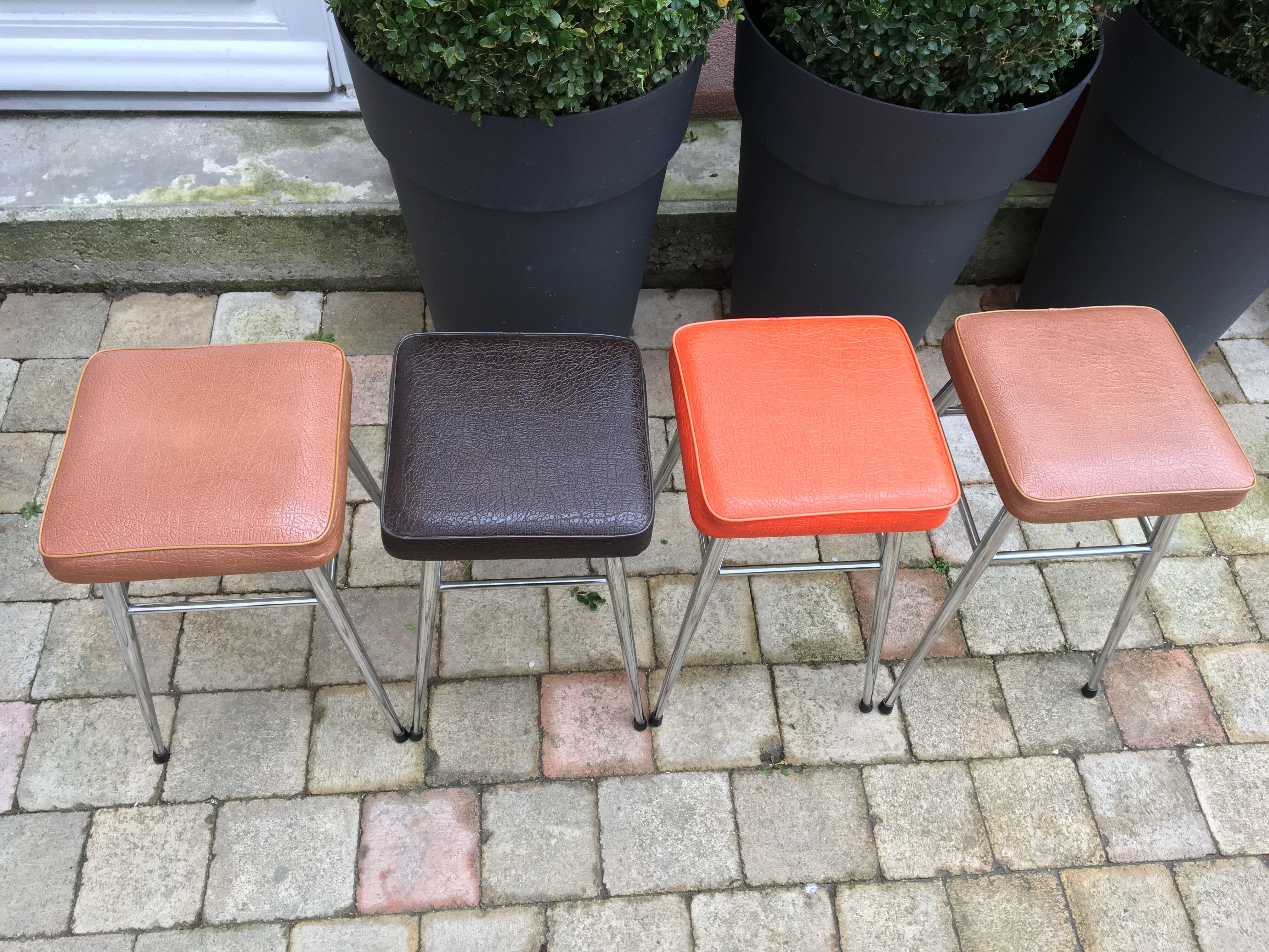 In leatherette vintage stools