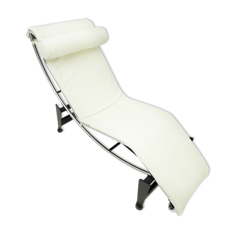 Chaise longue LC4 en cuir crème vintage conçue par Le Corbusier, Charlotte Perriand pour Cassina
