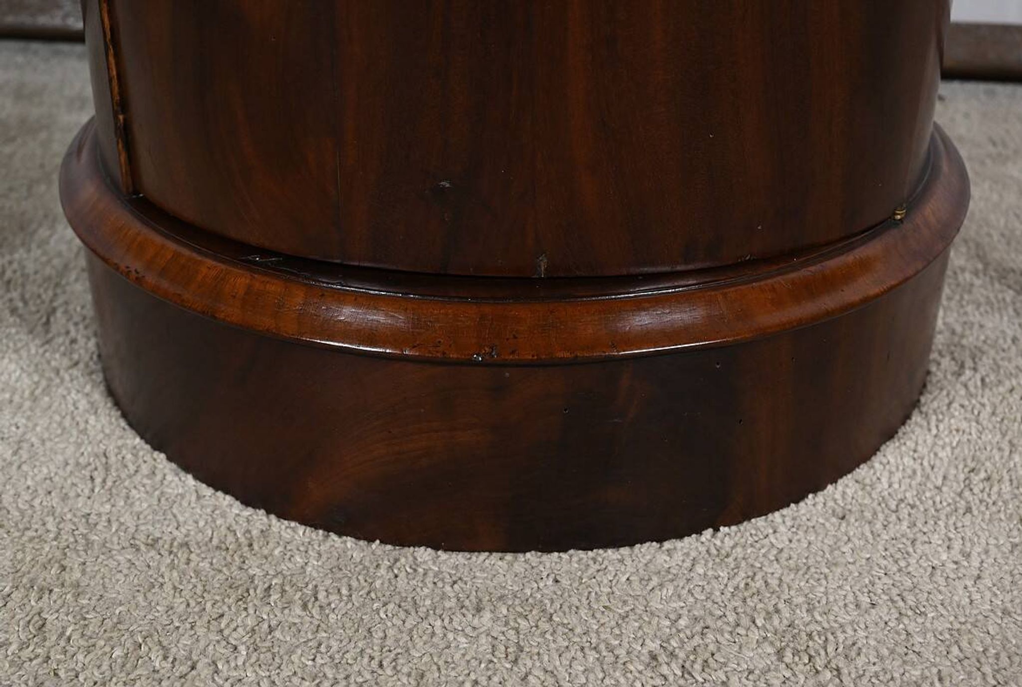 Rare Somno with two doors in Burl Mahogany, Empire period – Early 19th century