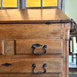 Secretary, sloped desk in walnut, 18th century ☐ 97.5 x 62 cm