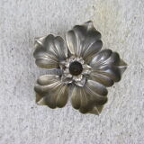 Flowers with removable ashtrays