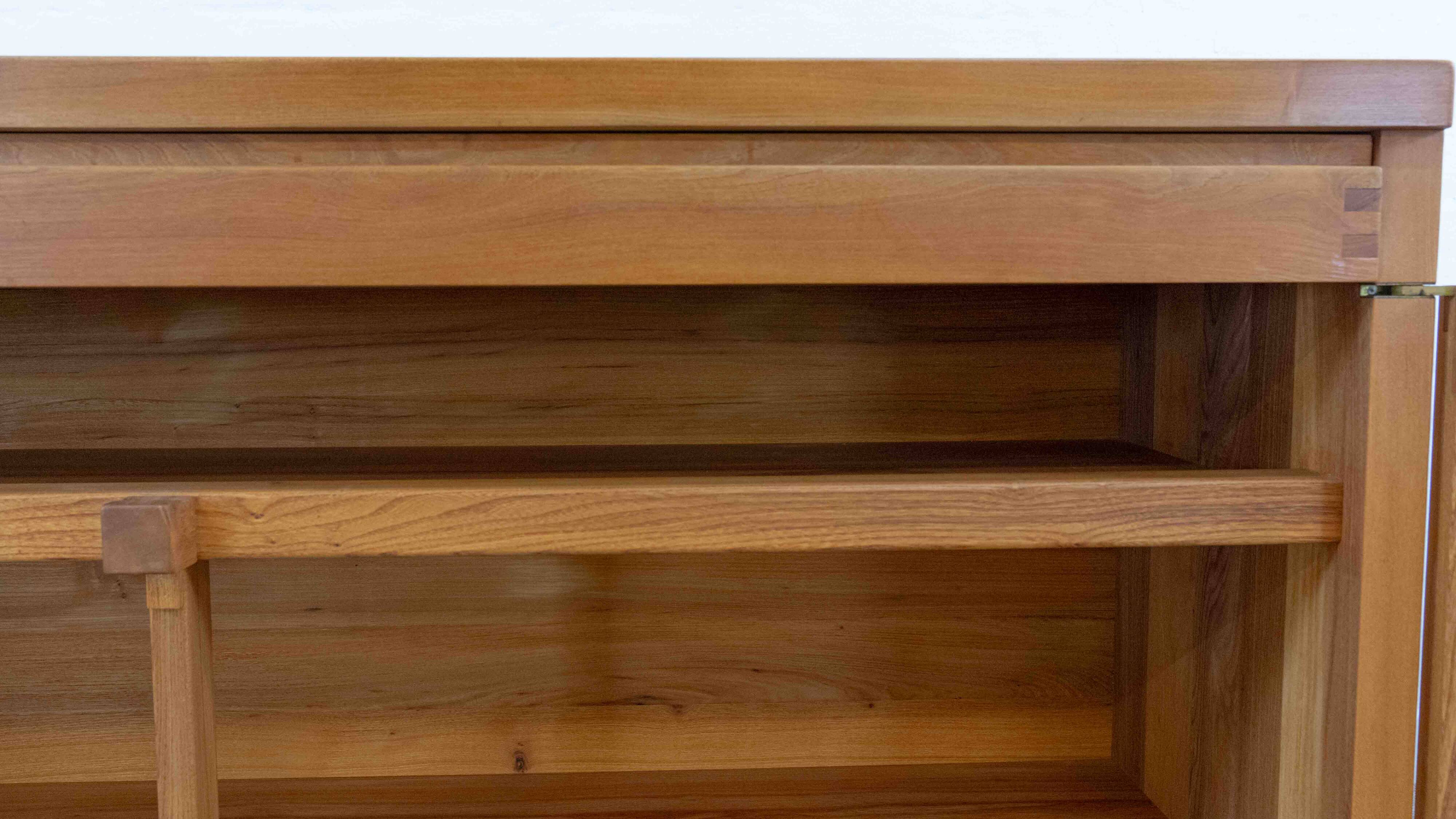 Sideboard R08 de Pierre Chapo en orme massif
