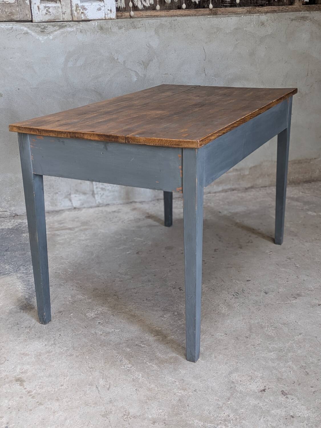 Table / desk