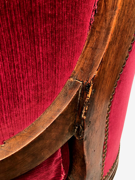 Bergère de style louis xvi garnie de velours rouge sombre, début xixe