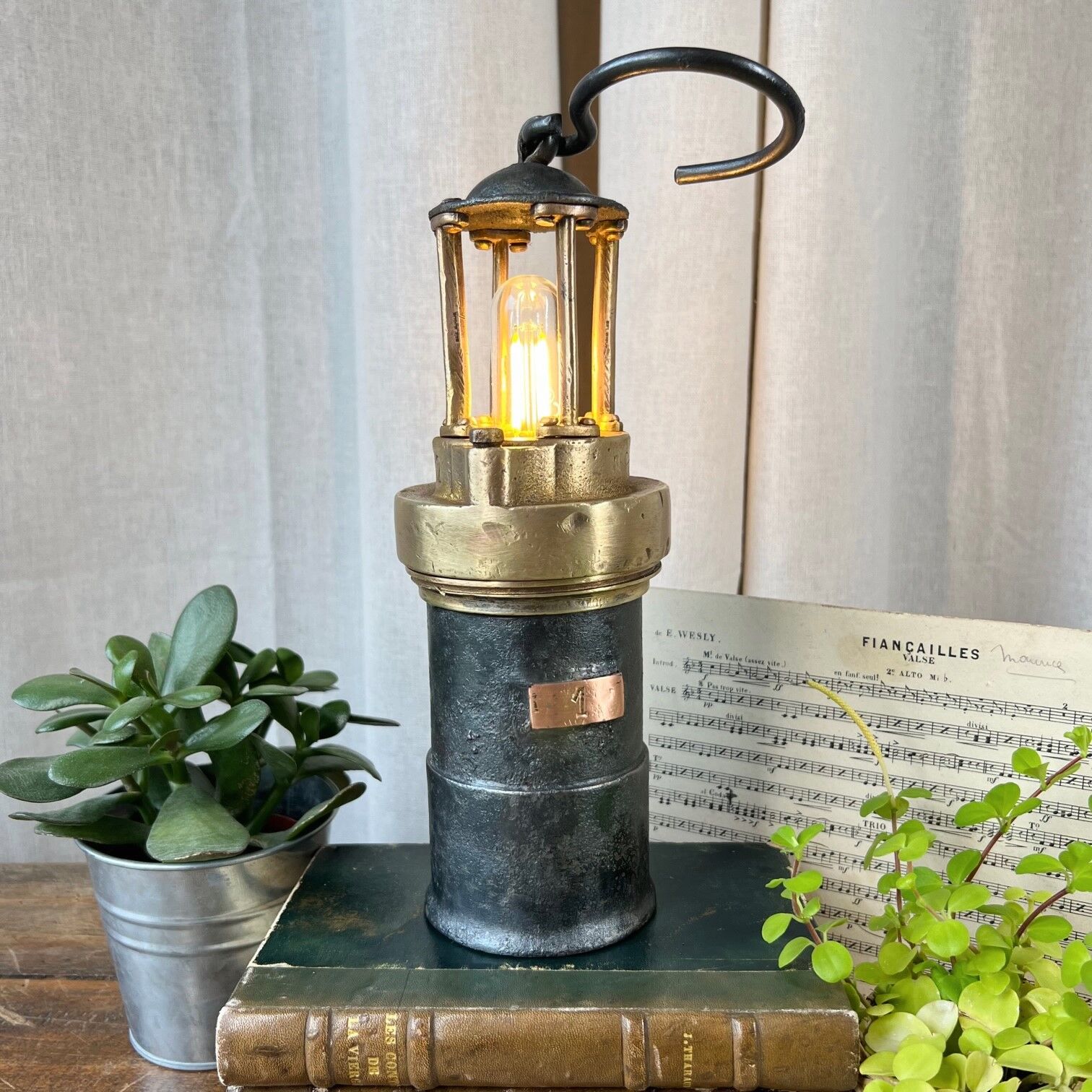 Miner's lamp