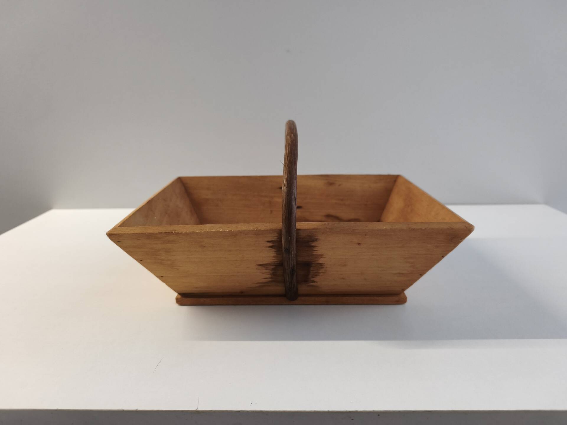 Small basket / vintage wooden harvest basket – Curved handle