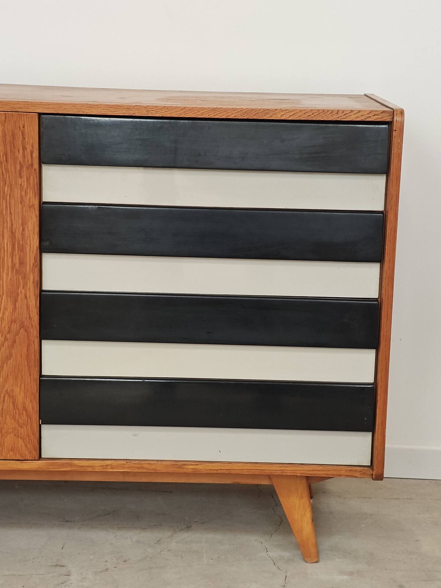 Enfilade U460 in white and black by Jiri Jiroutek for Interier Praha 1960