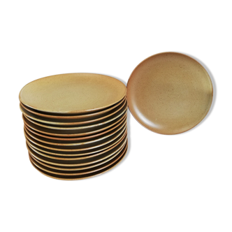 Service 15 flat plates Grès Village CNP France