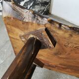 Table basse en bois brutaliste, primitive