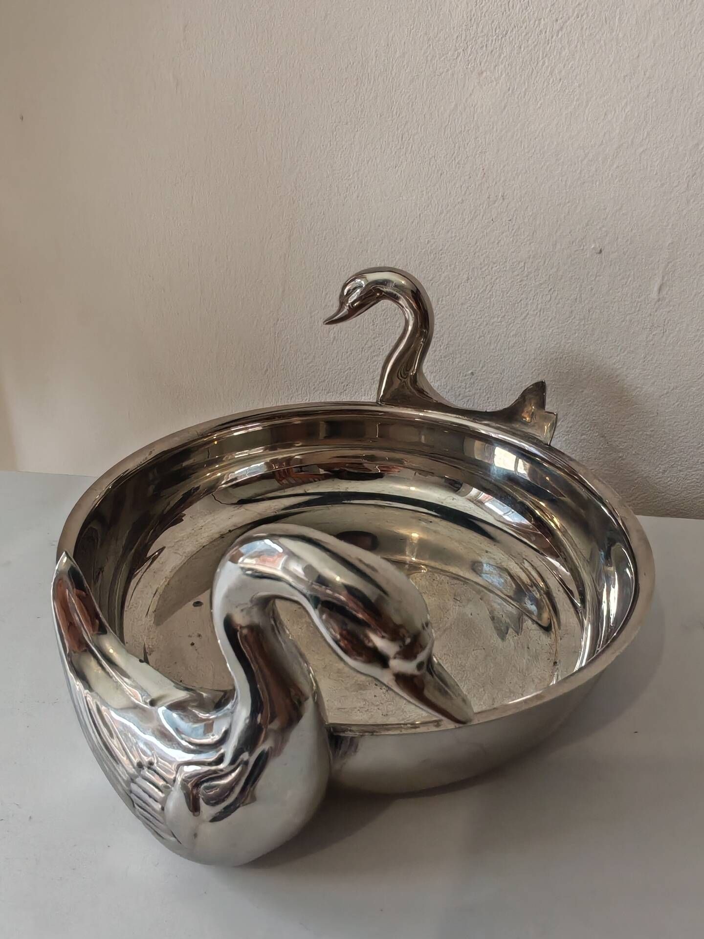 Centrepiece, silver-plated metal swan catchall.