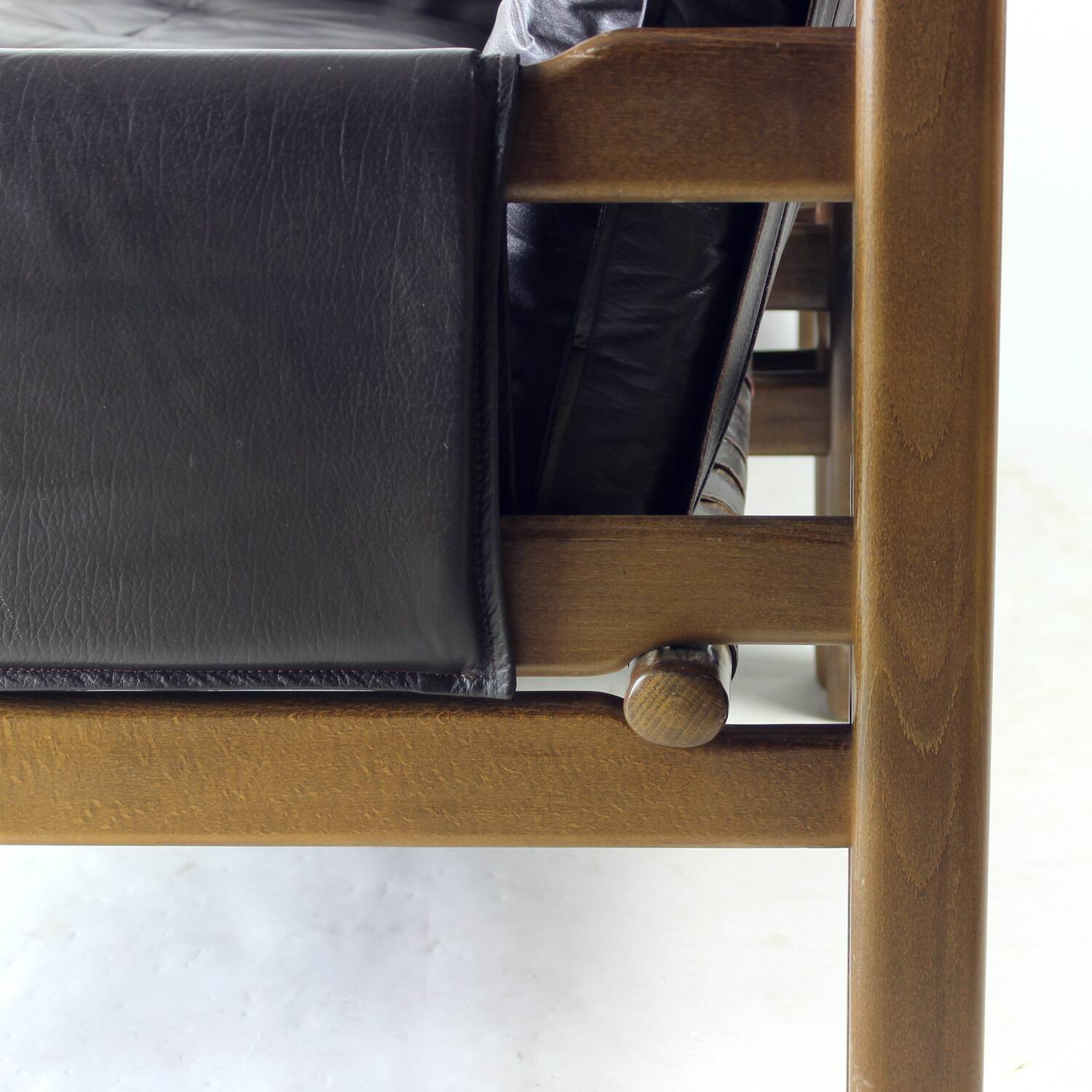 Canapé deux places en noyer et cuir par Boris Hála pour Ton, 1986