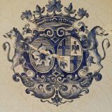 Plat en faïence de Rouen décors armoiries