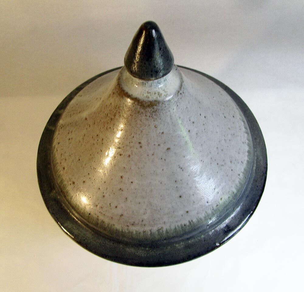 Two-tone sandstone soup bowl