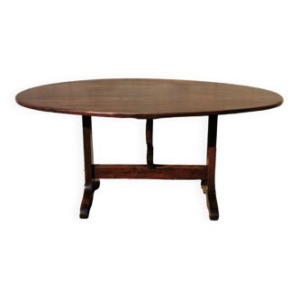 Table vigneronne ovale en pin vernis