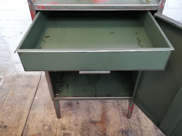 Placard industriel, meuble d'atelier en tôle