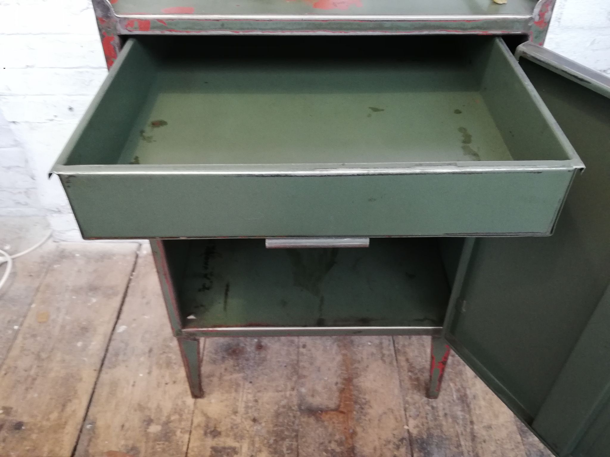 Industrial service, workshop furniture, sheet metal workbench