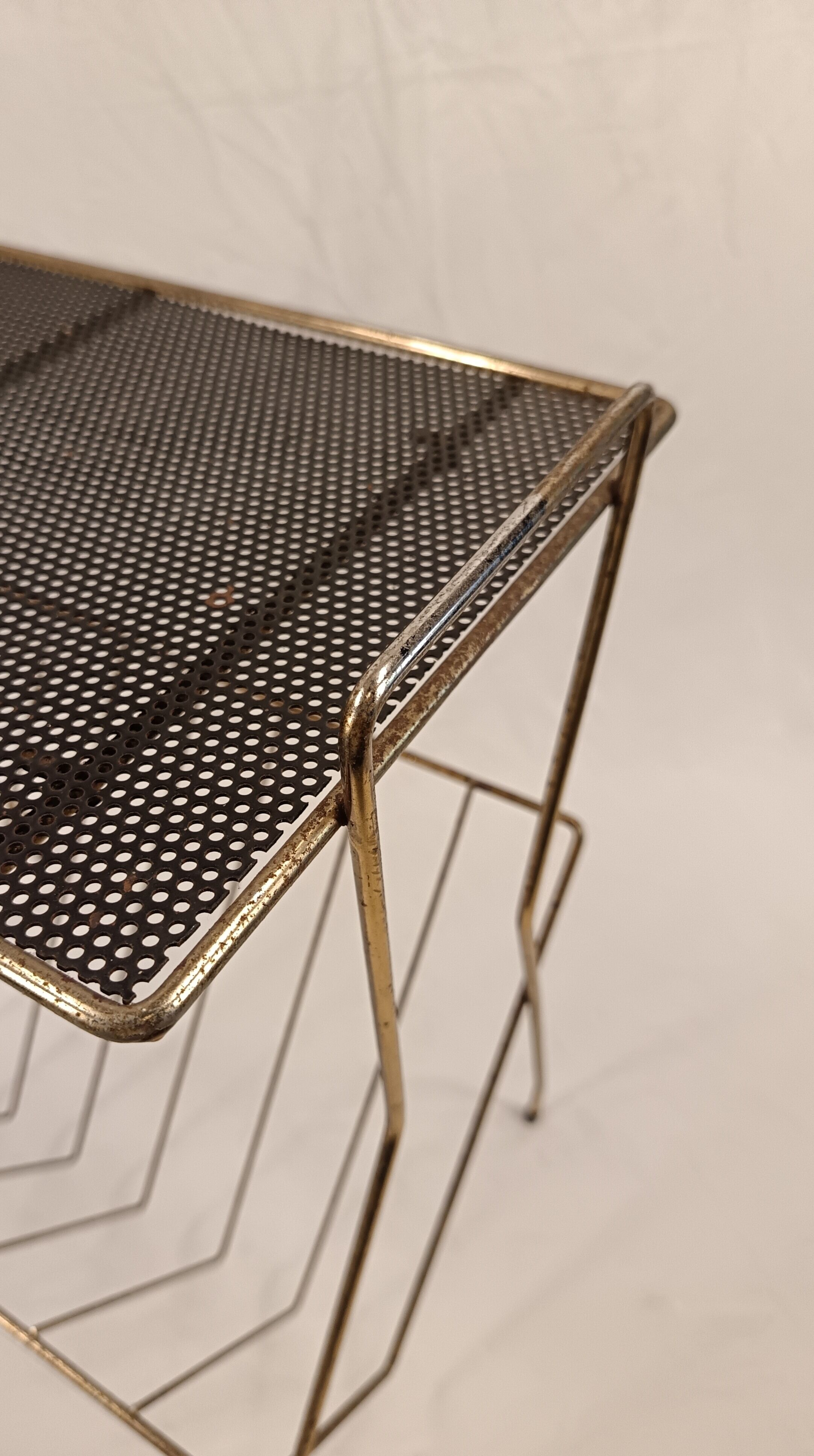 Vinyl magazine rack