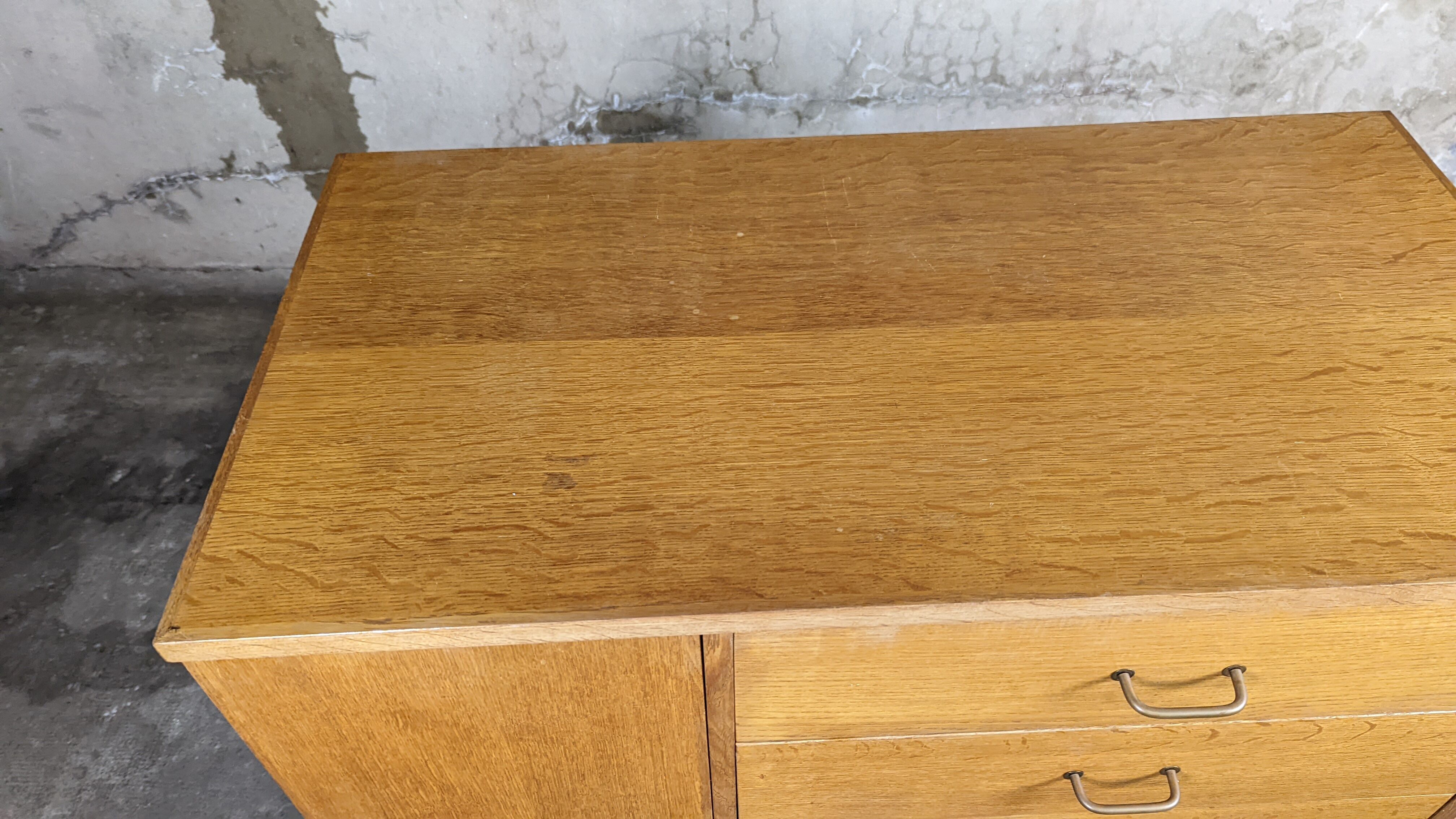 Scandinavian compass foot dresser
