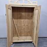 Very beautiful Art Nouveau wardrobe with crown